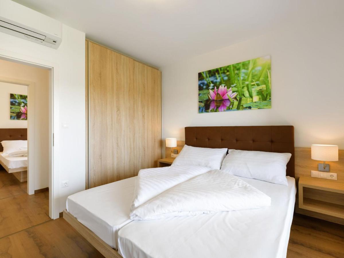 Apartment With Pool, Roof Terrace, Garden Zsira Exterior photo